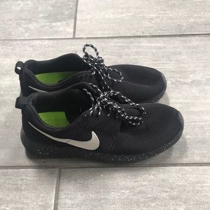 Black Speckled Nike Shoes